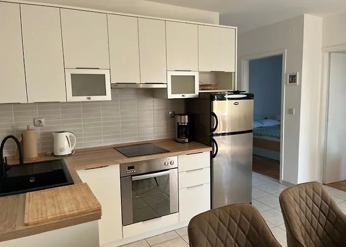 With Parking Space Sukosan, Zadar - 6131 Апартаменты Сукошан