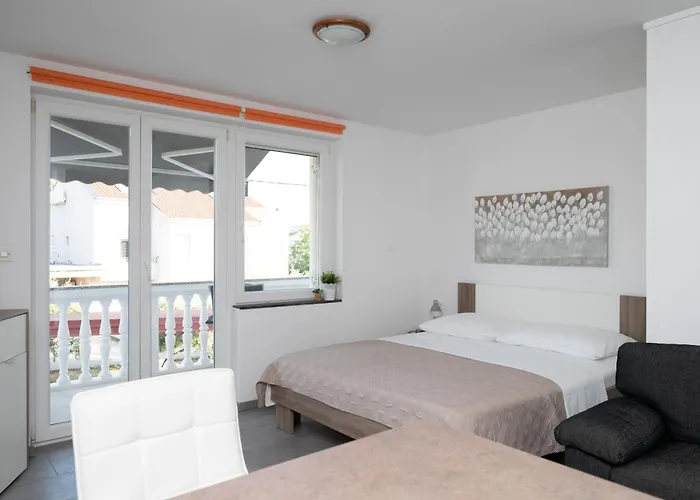 Апартаменты With Parking Space Sukosan, Zadar - 6131 *