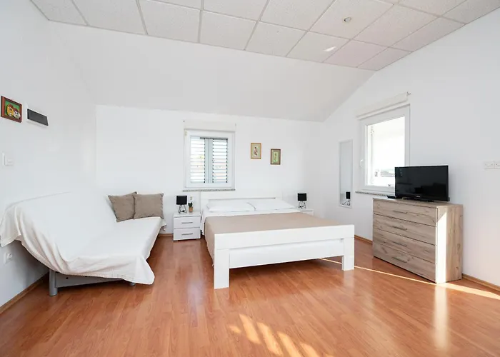 With Parking Space Sukosan, Zadar - 6131 Апартаменты Сукошан